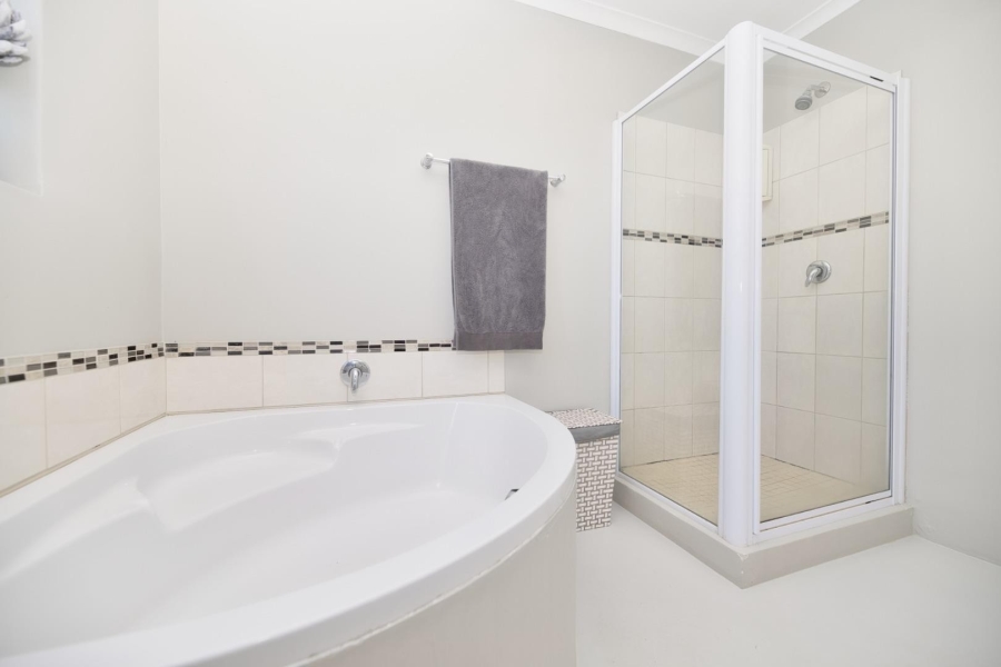 5 Bedroom Property for Sale in Vermont Western Cape